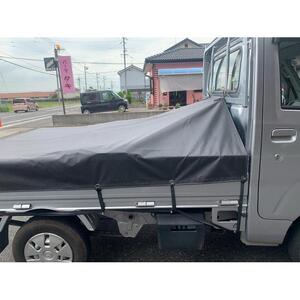 漆黒の軽トラックシート　雨が流れ落ちるスロープ型