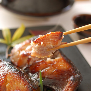 【簡単ごはん】老舗辻鮮魚店の和洋中お惣菜(鰤西京8・エビフライ8・いかしゅうまい15)【001-0123】