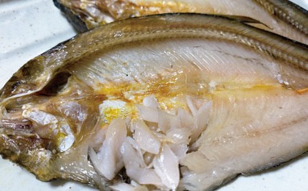 26-489．四万十川天然鮎の風干し（干物）3尾入×3パック（合計9尾）