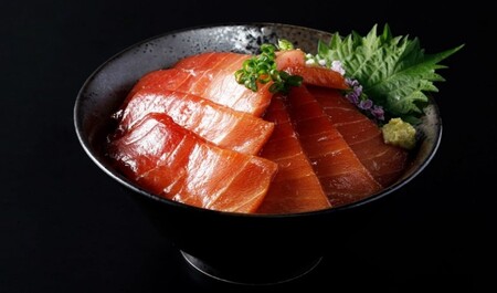 【本まぐろの味わいをダイレクトに】 ギフト箱入 天然本まぐろ 中とろづけ丼 の具（ag2601） M019-004 冷凍 マグロ 加工品