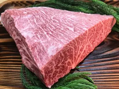 飛騨牛 5等級 イチボステーキ 3枚 希少部位 もも肉 赤身 希少 牛肉 ステーキ サシ モモ 冷凍 黒毛和牛 飛騨市推奨特産品 古里精肉店謹製 肉 和牛 ブランド牛 A5 贈答 熨斗掛け 50000円 5万円  [E0036xpi]