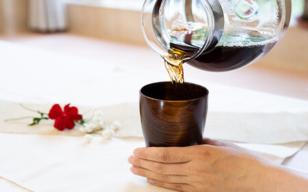 漆こっぷ -曉-壱 （ 赤松 ・ 茶 ） ＜ゆうび＞  ／ 拭き漆仕上げ 漆塗り 食器 コップ 漆器 カップ グラス タンブラー 木製 漆製品 プレゼント ギフト 贈り物 誕生日 自宅用 家庭用 普段使い 自分用 シンプル 和食器 おしゃれ 岩手県 八幡平市