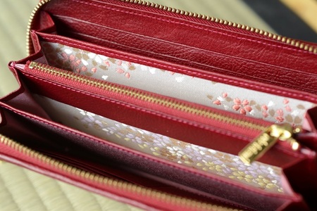 葵 (Aoi) ラウンド財布 吉野桜・赤 ／ 財布 長財布 サイフ 畳 ウォレット 織田畳店 セキスイ樹脂製表 畳表 高級感 本革 京西陣金襴織物 奈良県 田原本町