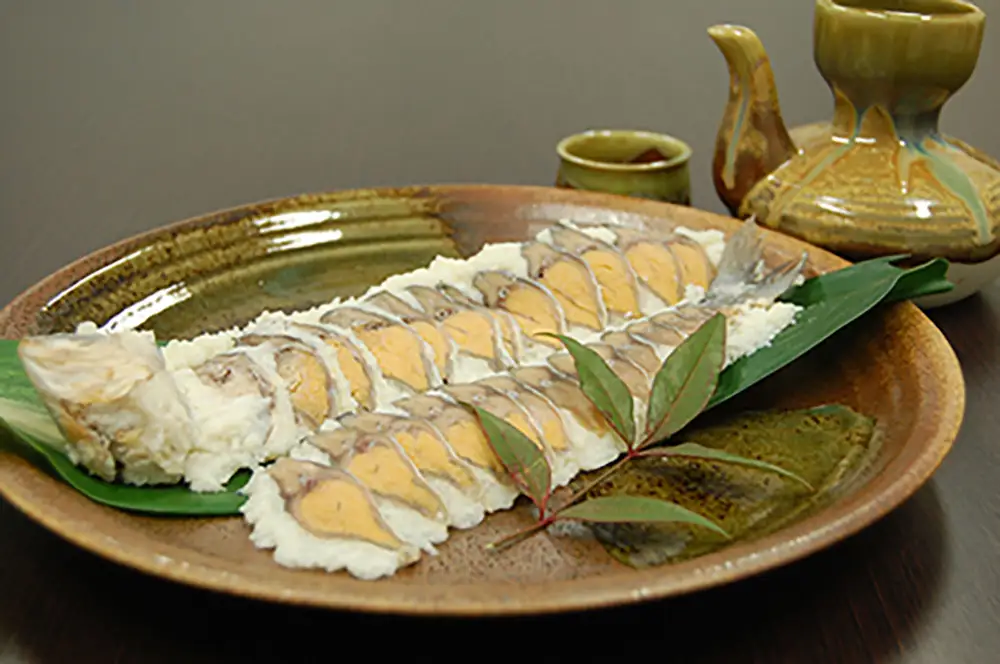 近江本にごろ　ふなずし「比目の魚」雄雌セット【200g×2尾】【AD08W】 鮒ずし