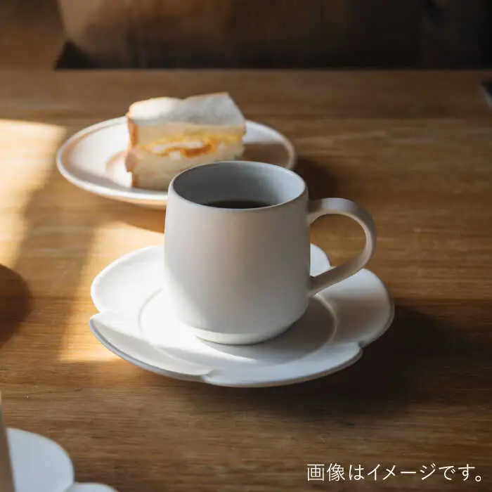 【波佐見焼】つぼみマグカップ＆花ソーサー 白マット釉 2セット 食器 皿【イロドリ】[KE60] 波佐見焼