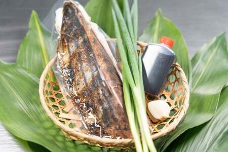 【 初鰹 先行予約 】 一本釣り 地鰹の藁焼きタタキ (生) 3?4人前 冷蔵 【 高知 久礼 ど久礼もん わら焼き 薬味 タレ付き 日戻り 鰹 本場 新鮮 タタキ  かつお 】