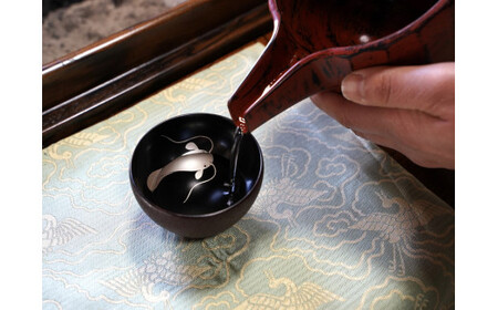 蒔絵付酒盃「瓢箪鯰」　【07208-0155】