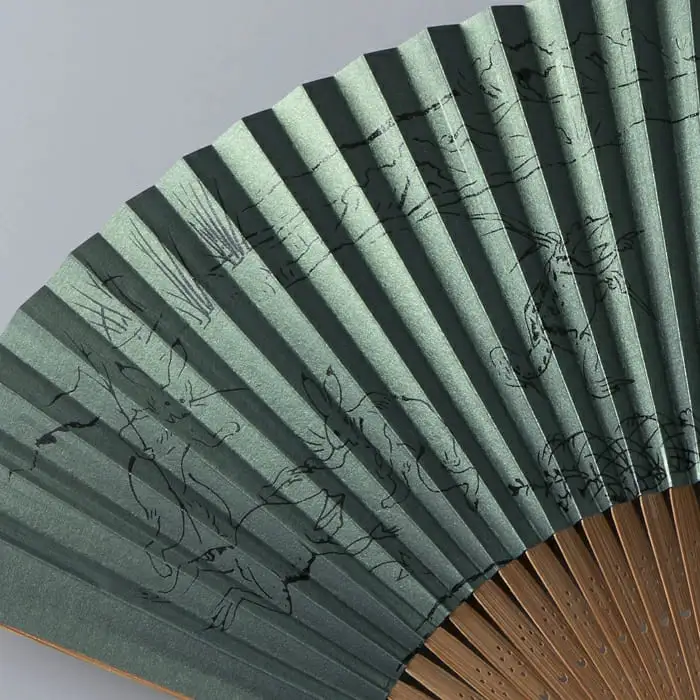 【L-573】鈴木扇子店 鳥獣戯画うるし画緑地（スス骨） 7.5寸(約22.5cm) ［高島屋選定品］