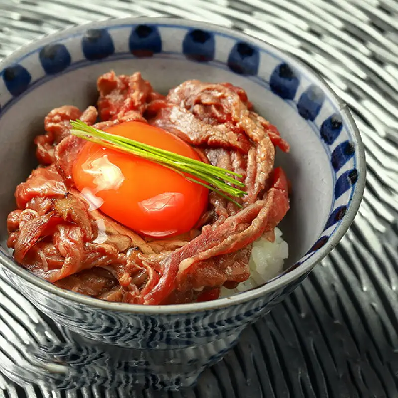 【神戸牛 神戸牛切り落とし 250g（黒折箱入り）冷凍】箱入り ギフト 和牛 牛肉 ステーキ しゃぶしゃぶ すき焼き 焼肉 大人気 ふるさと納税 キャンプ バーベキュー 年末年始 お盆 パーティー ボックス ごちそう 但馬牛 但馬 神戸  村岡 和牛セレブ 12000円 58-11