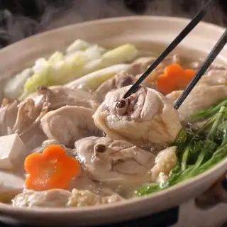 【博多名物】九州産ハーブ鶏水炊き＆国産牛もつ鍋(醤油味)食べ比べセット 各2人前【大川市】