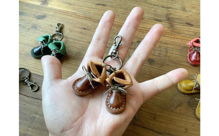 【５色より選べるカラー 】本革 ミニチュアブーツキーホルダー　ブーツ 革靴 キーホルダー 小物 レザー 牛革 革 日本製 ハンドメイド H179-001
