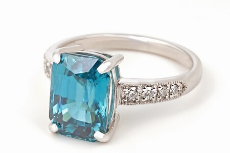 【一点もの】ブルージルコン（5.42ct）ダイヤモンドプラチナリング　R92　K05148-H