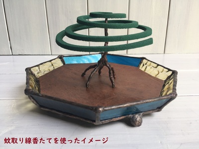 ステンドグラスの小物トレー(八角形C）鹿革のシート＆蚊取り線香たて付 【R00698】