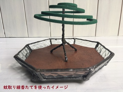 ステンドグラスの小物トレー(八角形D）鹿革のシート＆蚊取り線香たて付【R00699】