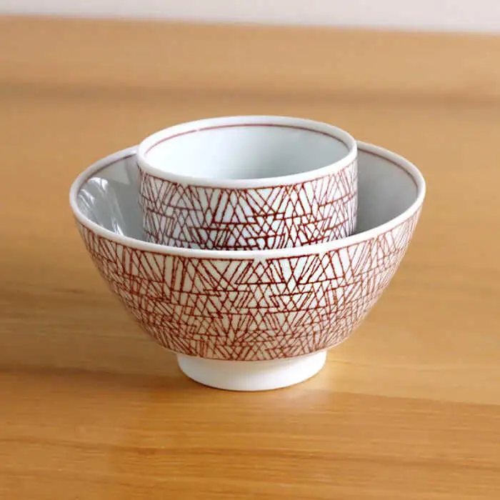 【白山陶器】【グラフ】飯碗(大)と湯のみ猪口 えんじセット【波佐見焼】[TA165]