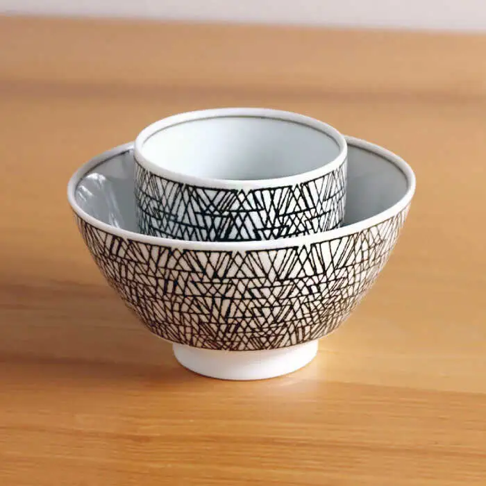 【白山陶器】【グラフ】飯碗(大)と湯のみ猪口 こげ茶セット【波佐見焼】[TA167]