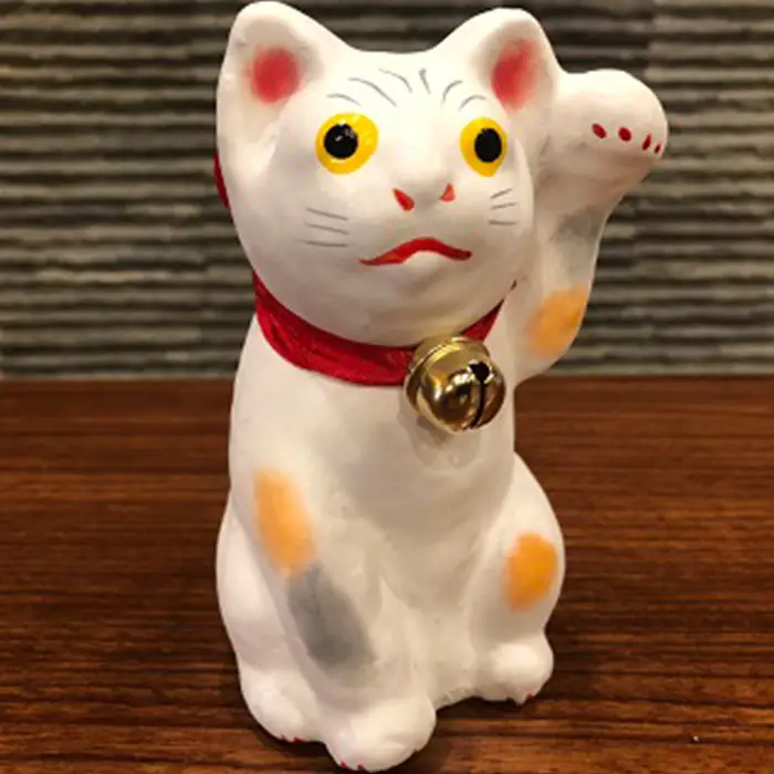 【鴻巣の赤物】招き猫（白） 縁起物 ギフト 置物 インテリア 商売繁盛 金運 風水 開運招福 開業祝い 居酒屋 カフェ レストラン 美容室 まねきねこ コンパクト おしゃれ かわいい 玄関 猫好き 送料無料 No.005-02