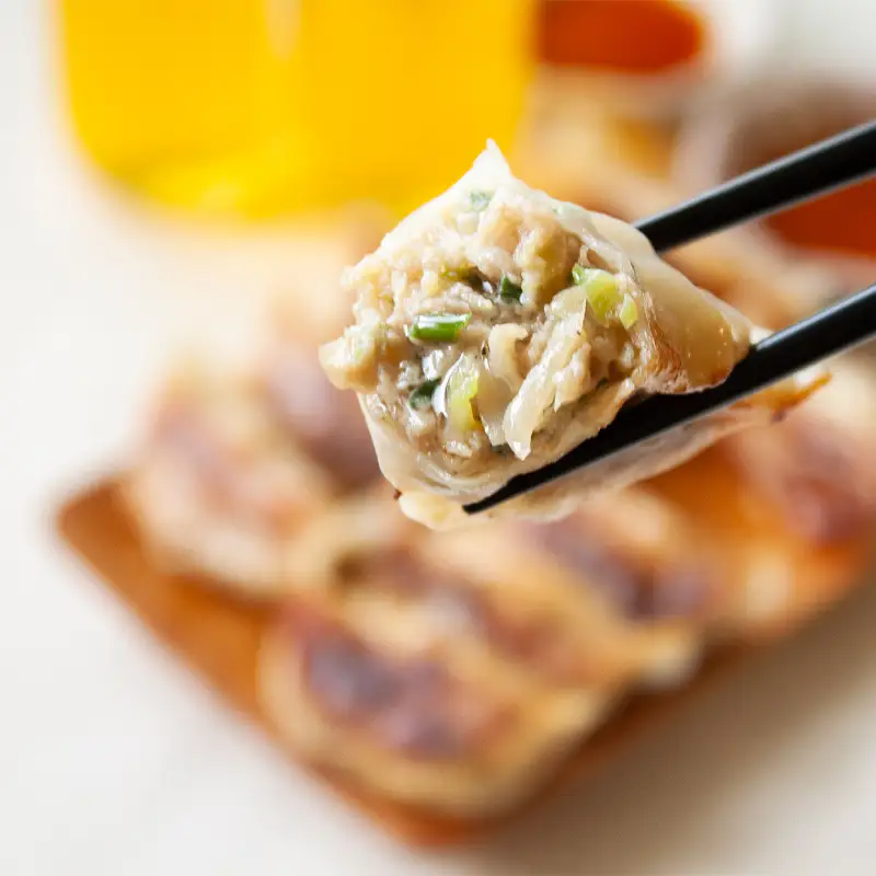 米の娘ぶたを使用した「米の娘餃子」 (30g×40個) 餃子 ギョウザ 生餃子 焼き餃子 水餃子 豚肉 ブランド豚 ニラ 冷凍 金山町 F4B-0451