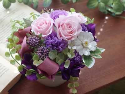 ピンクローズと紫のカーネーションアレンジ ｜ 花 はな フラワー 薔薇 バラ ローズ カーネーション ピンク 紫 アレンジ ギフト プレゼント 贈り物 プリザーブドフラワー インテリア 雑貨 誕生日祝い 記念日 新築祝い 結婚祝い 長野県 松川村 信州