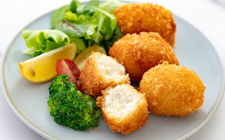 チキンクリームコロッケ 40個 2.2kg クリームコロッケ ころっけ 冷凍 揚げ物 惣菜 コロッケ 横須賀 弁当 【有限会社丸伸商事】 [AKFH008]