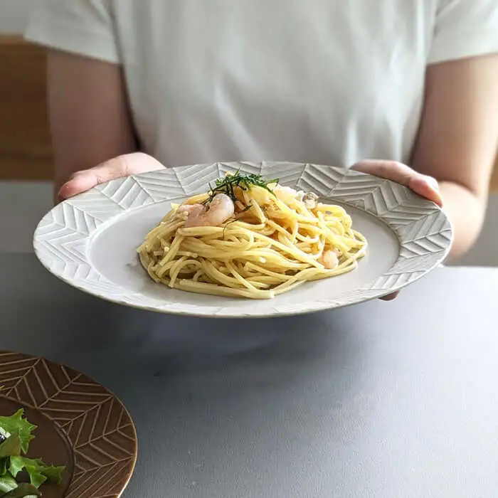 【波佐見焼】YABANE 24cmリムプレート ペアセット モカブラウン＆グレージュ【永峰製磁 eiho】[RA80]