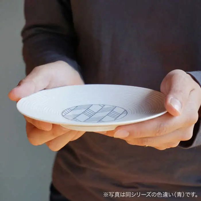 【波佐見焼】和モダン七宝＆矢羽 15cm取り皿 ペアセット 赤【永峰製磁 eiho】[RA83]