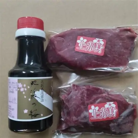 【毎月定期便】【熊本　と畜】赤身馬刺し　約200g【専用醤油付き150ml×1本】(美里町)全3回_肉 馬肉  うま 桜肉  定期便 定期便  _【配送不可地域：離島】【4050825】