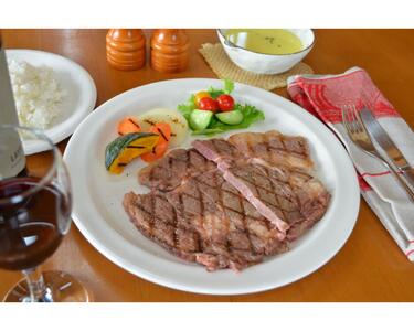 【えりも短角牛】リブロースステーキ＆ソーセージセット【er007-008】牛肉 リブ ロース ステーキ 240g × 2枚 ソーセージ 4本 150g セット えりも 短角牛 希少 品種 赤身 国産 北海道産 人気