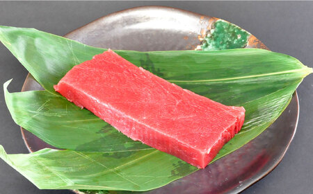 【全3回定期便】【訳あり】天然 まぐろ 赤身（約1kg） わけあり ワケあり 鮪 マグロ 魚 刺身 まぐろ あかみ 横須賀【横須賀商工会議所 おもてなしギフト事務局（本まぐろ直売所 横須賀本店）】 [AKAK056]