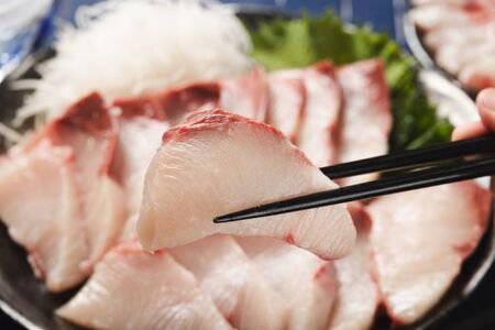 ブリ 鰤 1匹 3回 定期便 海鮮 5kg～6kg 【先行申込】 - 期間限定 魚 ぶり 鰤 寒ブリ 海鮮 鮮魚 魚介類 海の幸 ギフト お刺身 煮物 焼き魚 おかず Wny-0016