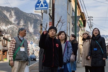 《マツコの知らない世界で紹介！》【飛騨の体験】飛騨の変人・達人・名人をレンタル おっちゃんレンタル まち歩きガイド等 1申込みで1組4名まで[DJ001]