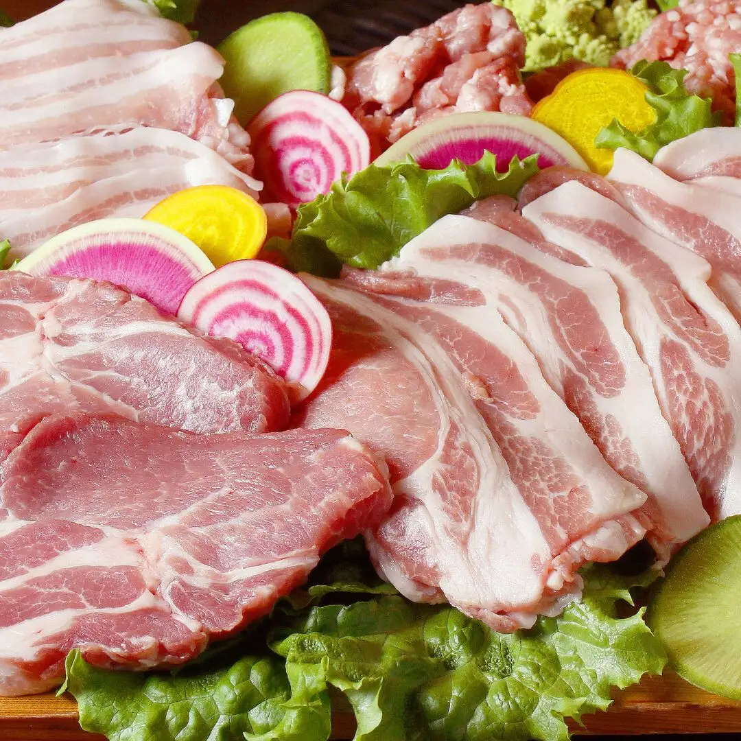  12ヶ月定期便 四元豚 おまかせカット肉 & 季節のうるおい野菜 セット GIFTON お歳暮 お中元  ギフト プレゼント 母の日 父の日 誕生日 お祝い 卒業祝い 入学祝い バーベキュー BBQ 焼肉 ファミリー パーティー 子供会 肉 セット 野菜 セット 旬の野菜 季節の野菜 豚肉 カット肉 岩手県 北上市 ごえん 株式会社  R0018R0807