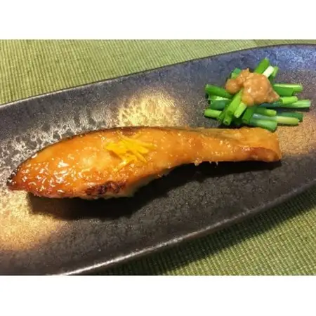【毎月定期便】《10か月連続》宮城県南三陸サーモン・塩銀鮭パック　3切×3袋 計30袋全10回_魚介・海産物 鮭・サーモン 鮮魚 さけ サケ さーもん   精米 米    ひとめぼれ 米   定期便 定期便  _【配送不可地域：離島】【4050084】