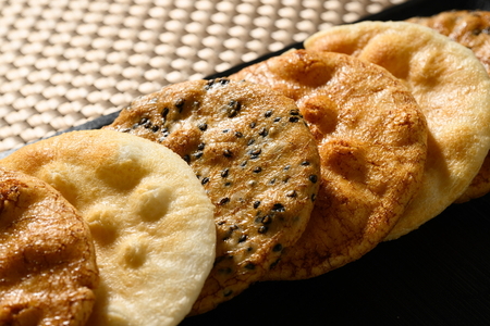 炭火手焼きせんべい組み合わせ（しょうゆ・しお味・ごま）各5枚入り | 煎餅 和菓子 せんべい センベイ 醤油 しょうゆ ゴマ 塩 しお 菓子 おやつ お茶請け 手焼き 手作り 詰合せ 詰め合わせセット 食べ比べ 工場直送 老舗 茨城県 古河市 _DU06