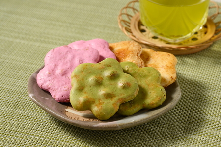 はなももせんべい組み合わせ（12枚入り各1袋） | 煎餅 和菓子 せんべい センベイ 菓子 おやつ お茶請け 手焼き 手作り 詰合せ 詰め合わせセット 食べ比べ 花桃 3種 工場直送 老舗 茨城県 古河市 _DU09