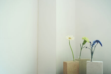 フラワーベース Clay Flower Vase (NEUTRAL) 瑞浪市 / 織部製陶 花瓶 一輪挿し 陶器 ガラス [AZAO001]