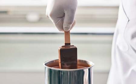 ハーゲンダッツバー バニラチョコレートマカデミア 7本セット ハーゲンダッツ バニラ チョコレート バニラチョコレート マカデミア セット アイス アイスクリーム ギフト 愛媛県 【えひめの町（超）推し！（松前町）】(708-1)