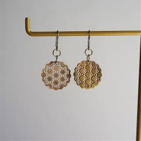 茶蝶貝のレース彫刻「麻」ピアス_装飾品・工芸品 ピアス・イヤリング アクセサリー _【1237889】