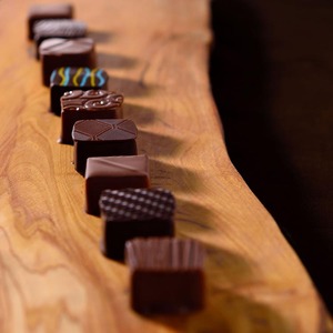 ボンボンショコラ チョコレート10個詰め合わせ《エプルヴェイシカワ》菓子 洋菓子 菓子 焼菓子 菓子
