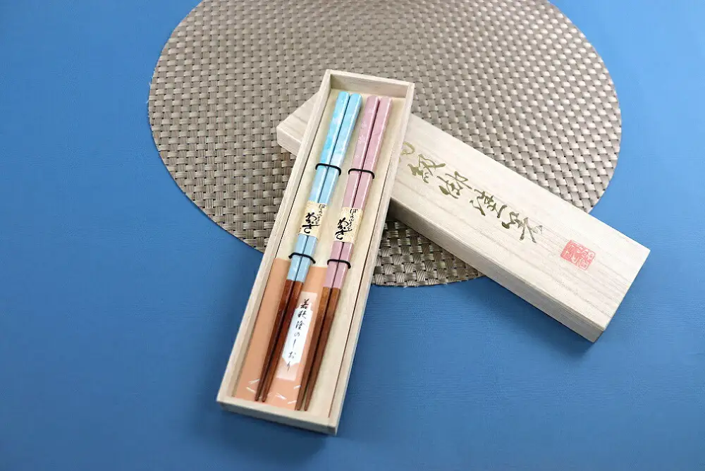 【食洗器対応・滑り止め加工済】若狭塗箸 『本漆美麗桜貝ちらし』 桐箱2膳入 [BFAL012]