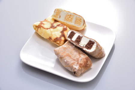 【ひんやりスイーツ 】和賀ロールクレープ包み 10個セット クレープ アイス もちもち 冷凍 スイーツ ロールケーキ 洋菓子工房ケーキ屋Shimizu  岩手県 北上市 C0107
