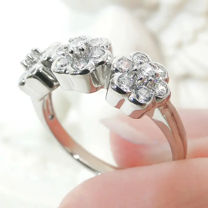 指輪 プラチナ PT900 ダイヤモンド0.63ct 3連 フラワーモチーフ レディースリング【f264-pt-d】 ALPAZ105