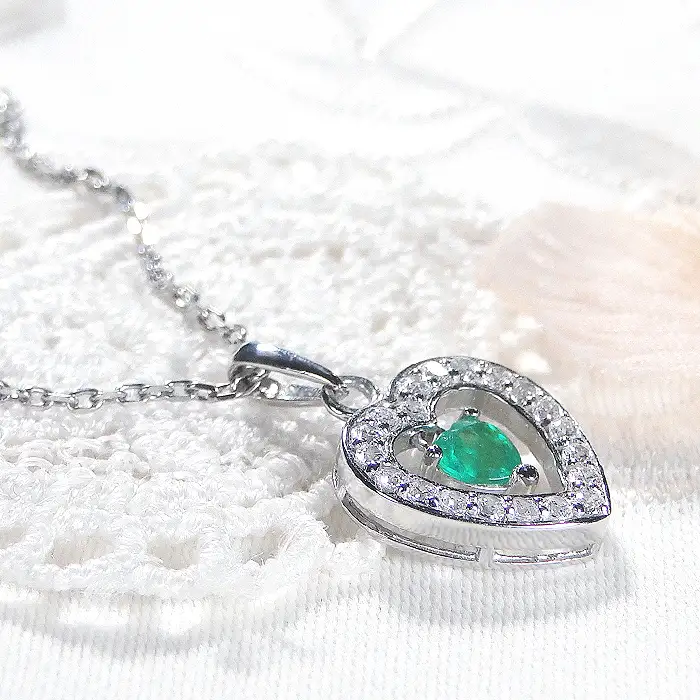 ネックレス プラチナ PT900 ダイヤモンド 0.28ct エメラルド 0.2ct ハートシェイプ 揺れるレディース ペンダント【f252-pt-h-em】 ALPAZ118