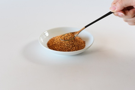 煎りごま2種いりごま 胡麻 ゴマ 国産 希少 料理 アレンジ 金ごま 黒ごま goma 袋 チャック付き セット セサミ 風味 香り トッピング 炒め物 食品 乾物