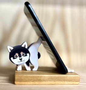 【ふるさと納税】【黒柴犬】＜犬のスマホスタンド ＞木工品 木工房ゆうむ インテリア グッズ 置物 木製のスマートフォン スタンド オブジェ 雑貨 グッズ 携帯置き 君は放物線を見たか？ トイプードル ポメラニアン 柴犬 フレンチブルドッグ アニマル 動物 わんこ