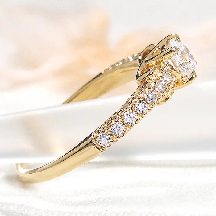 指輪 K8YG イエローゴールド ダイヤモンド 計0.63ct【中石 0.3ct VVS1 G Verygood】リボン 結び 和風【ソーティングカード付】ジュエリー【f199-k18yg】 ALPAZ125