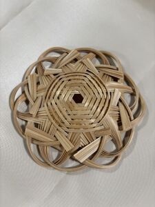 竹細工 白竹 コースター ツヤあり(皮)手作業仕上げ 六芒星デザイン 和モダン 繊細な編みひご 自然素材の温もり