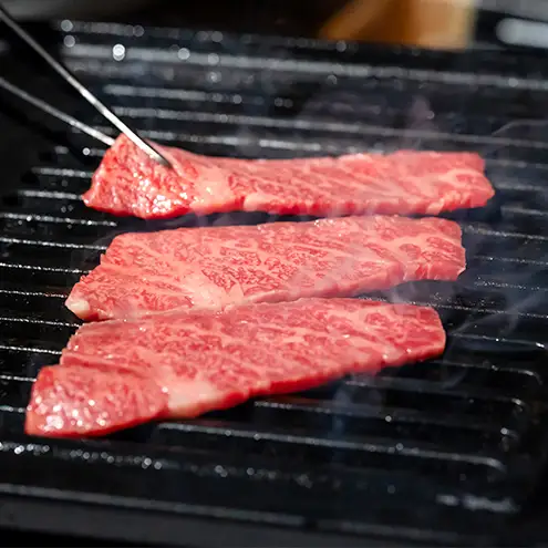 奈義和牛 焼肉カット 300g 肉 お肉 なぎビーフ  和牛