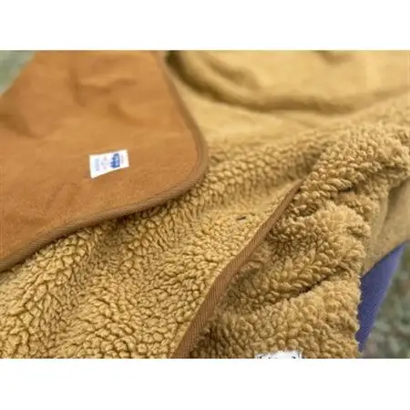 キャンプ、焚火に　アルバートン社の難燃ブランケット　赤外線を吸収して発熱するボア　ネイビー【1332037】