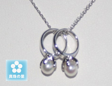 真珠 ペンダント 4mm シルバー 無調色 パール アコヤ アクセサリー ジュエリー 三重県 伊勢志摩 志摩市 プレゼント 贈り物 贈答 人気 クリスマス バレンタイン ホワイトデー カジュアル シンプル / 真珠の里 4mm ベビーパール アコヤ真珠 2 個のベビーリングペンダント シルバー製